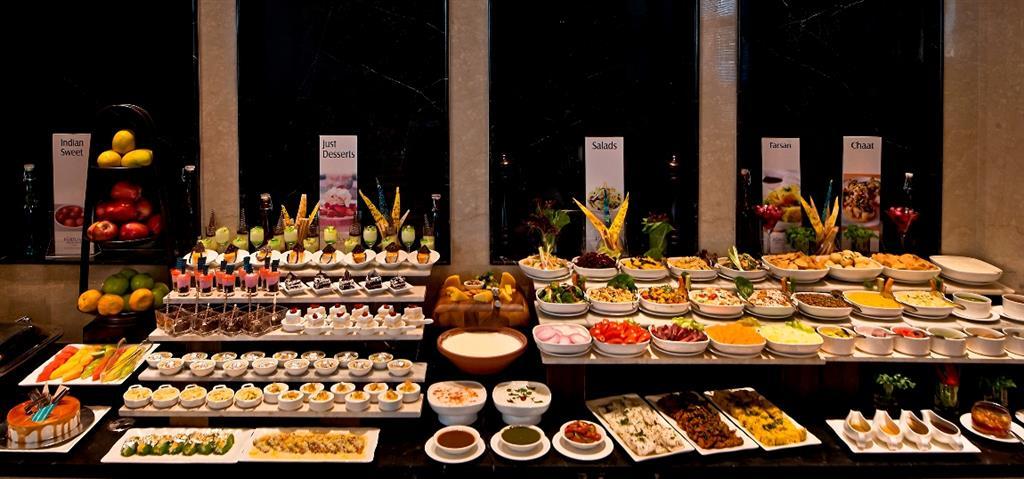 Fortune Jp Palace, Mysore - Member Itc Hotels' Group Restaurace fotografie A buffet at a hotel