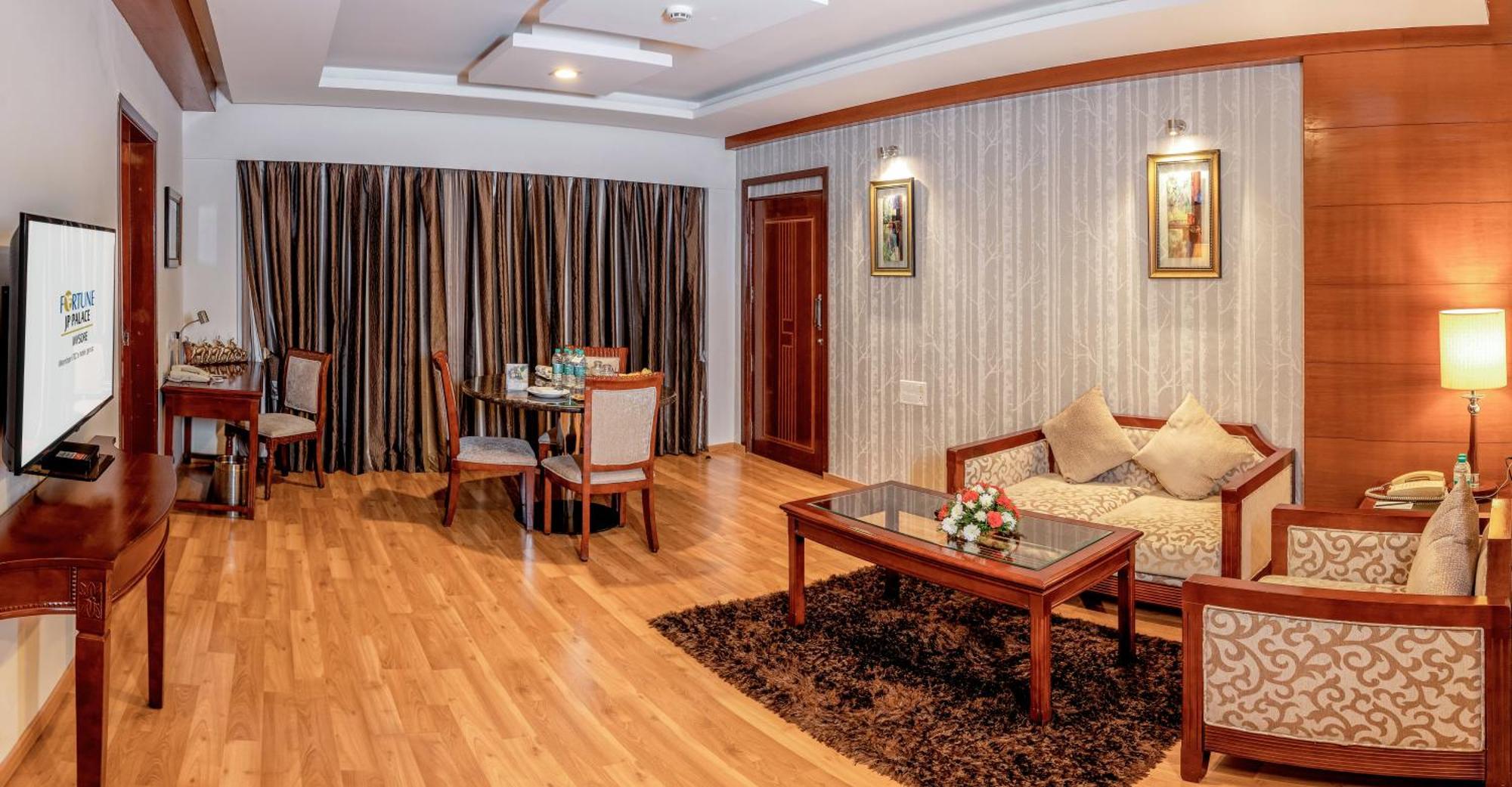 Fortune Jp Palace, Mysore - Member Itc Hotels' Group Exteriér fotografie Suite room at the hotel