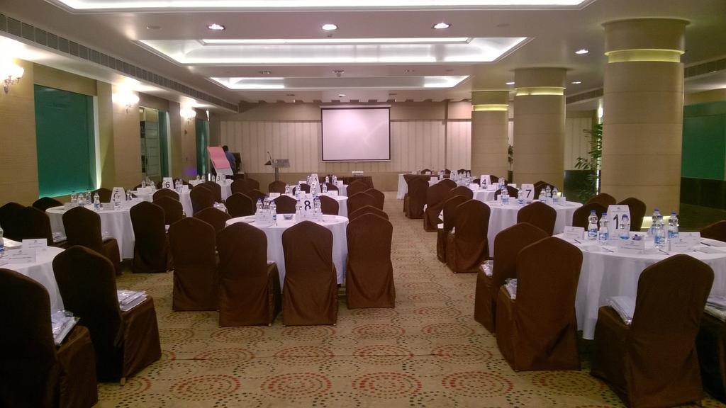 Fortune Jp Palace, Mysore - Member Itc Hotels' Group Exteriér fotografie A meeting room at a hotel