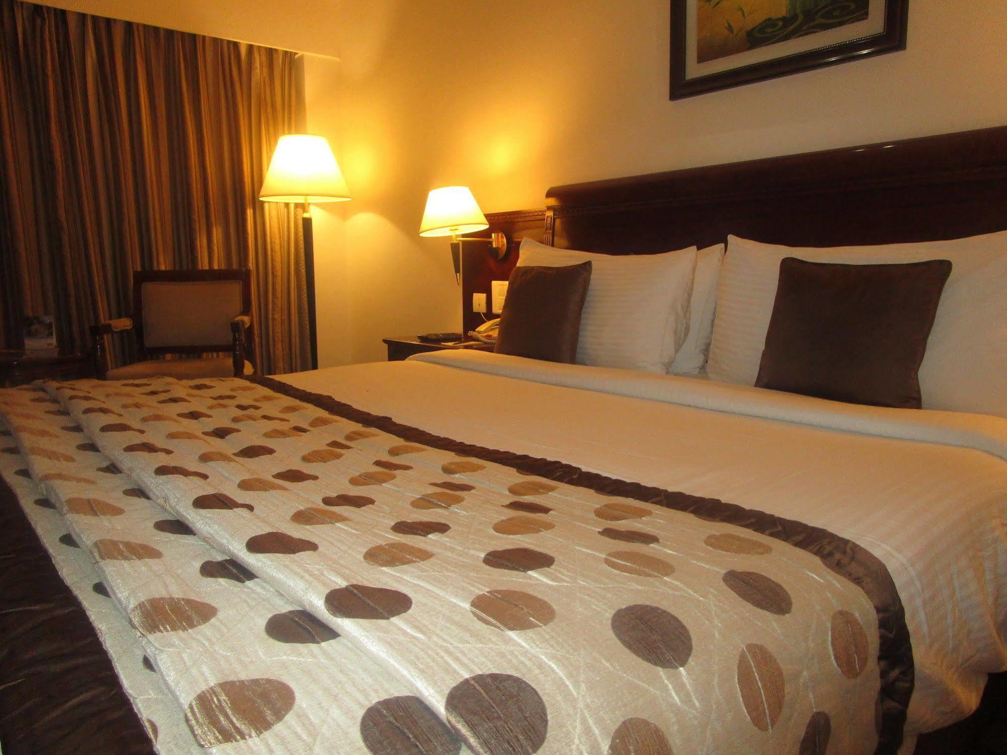Fortune Jp Palace, Mysore - Member Itc Hotels' Group Exteriér fotografie A room at the hotel